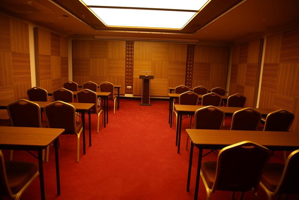 Atasehir Palace Hotel & Conference Isztambul Kültér fotó