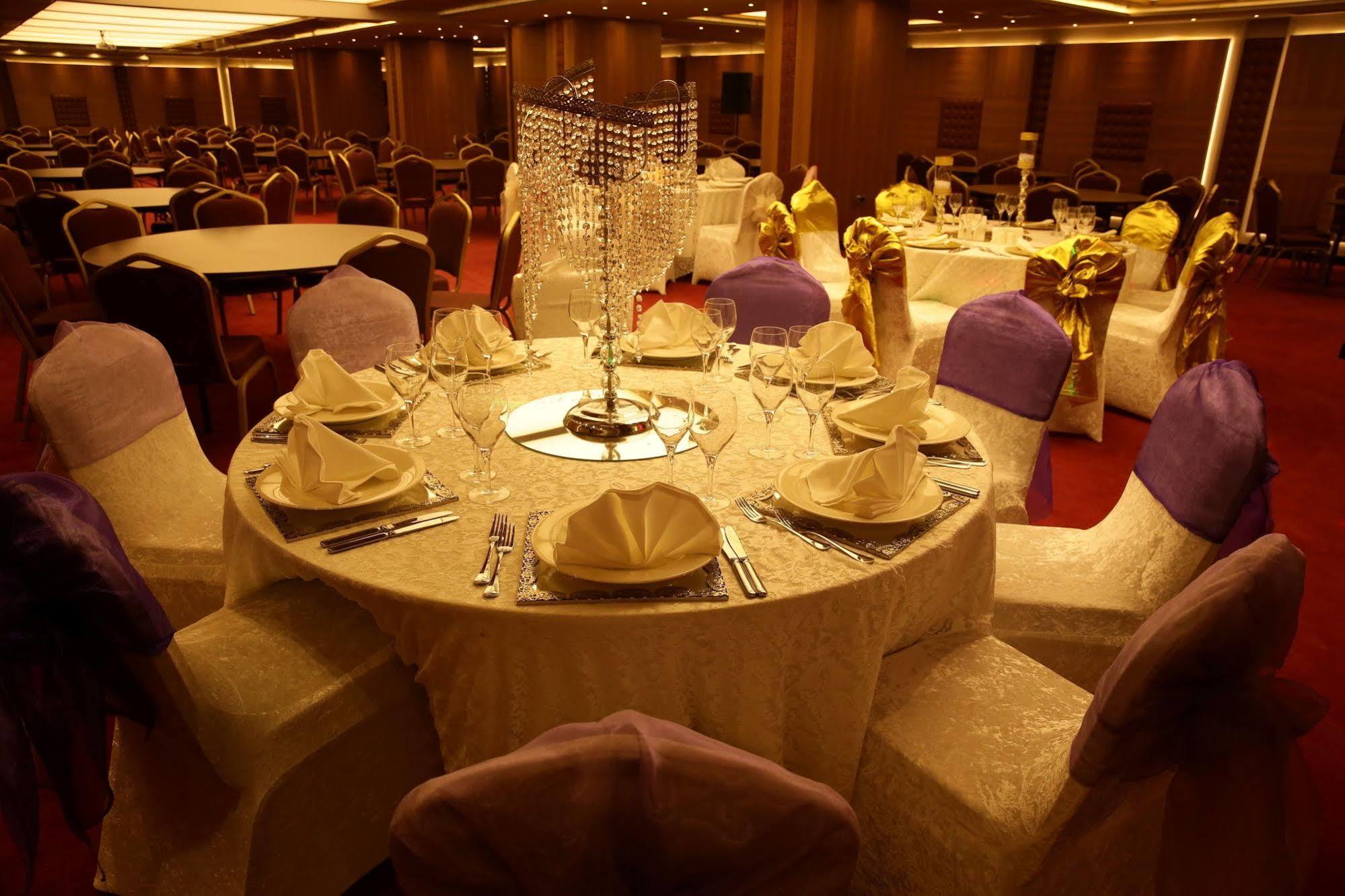 Atasehir Palace Hotel & Conference Isztambul Kültér fotó