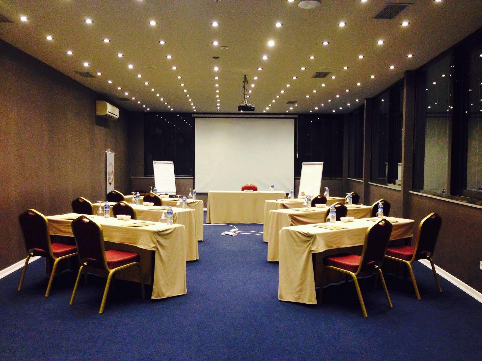 Atasehir Palace Hotel & Conference Isztambul Kültér fotó